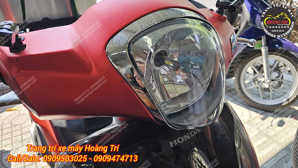 Đèn được lắp trên chóa zin không cần đục khoét mà vẫn lắp hoàn hảo