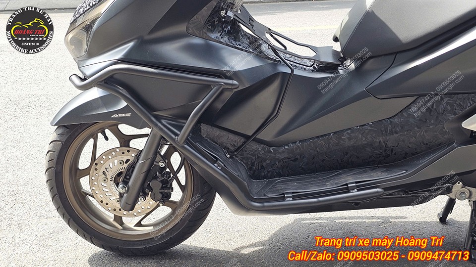 PCX 160 lắp khung chống đổ trước chống trầy xước cho xe