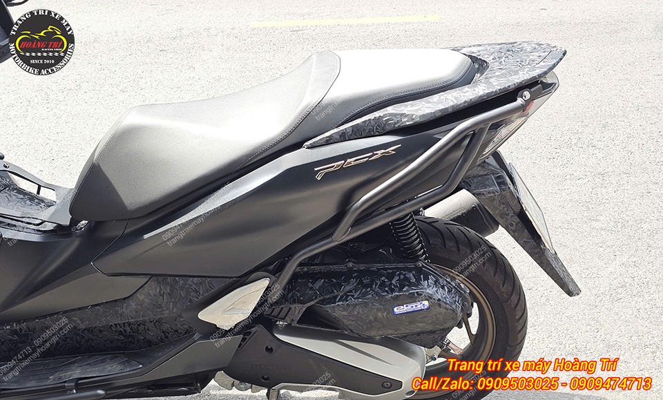 PCX 160 lắp khung chống sau bảo vệ 2 bên hông sau của xe