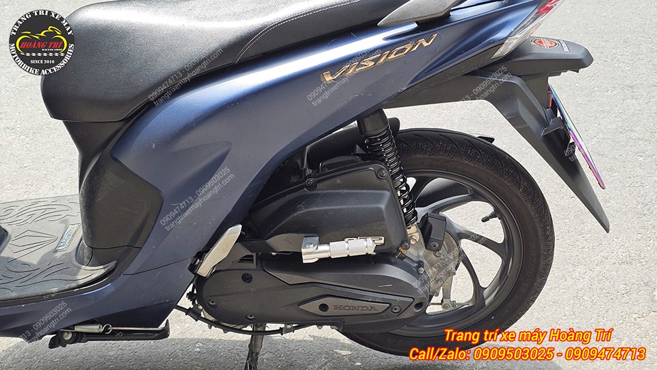 Thêm chiếc Vision được trang bị gác chân phụ phía sau