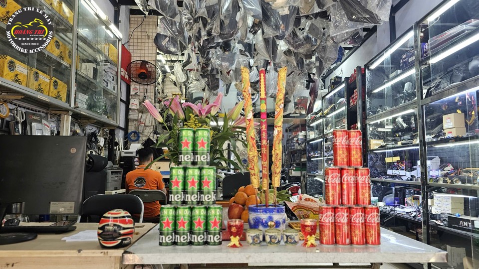 Cúng khai trương đầu năm là truyền thống hàng năm của shop