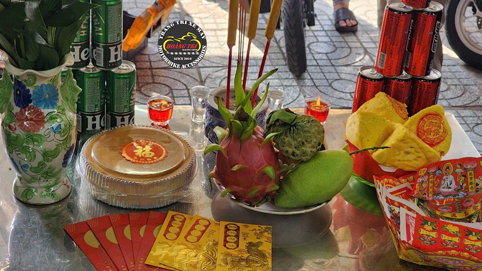 Bày biện đồ cúng khai trương cầu mong một năm thuận lợi