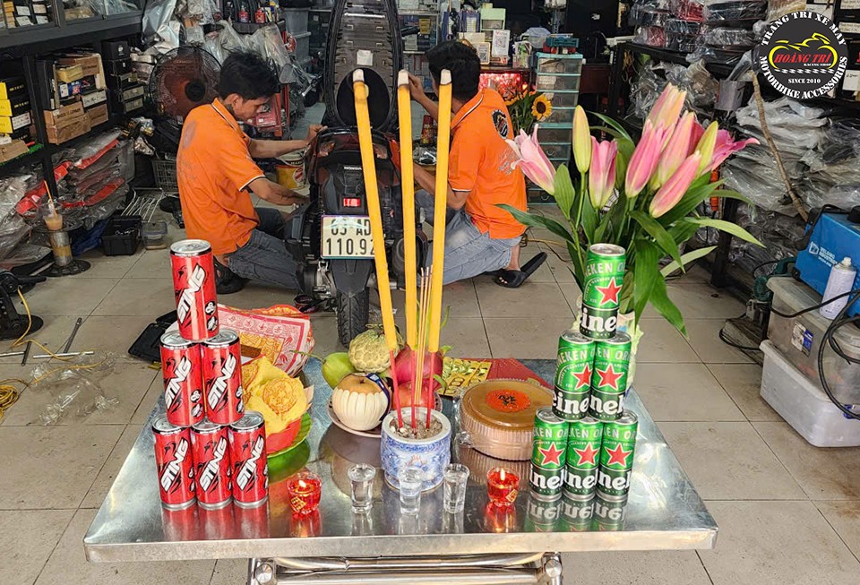 Những vị khách đầu tiên của chi nhánh 2 - 586 Phạm Thế Hiển