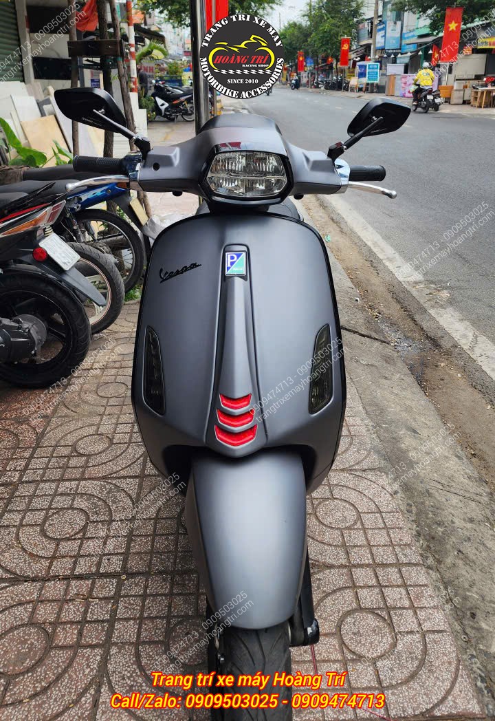 Trực diện đầu xe Vespa hoàn thiện kính hậu H2C E3, ngoại hình cứng cáp và cân đối hơn