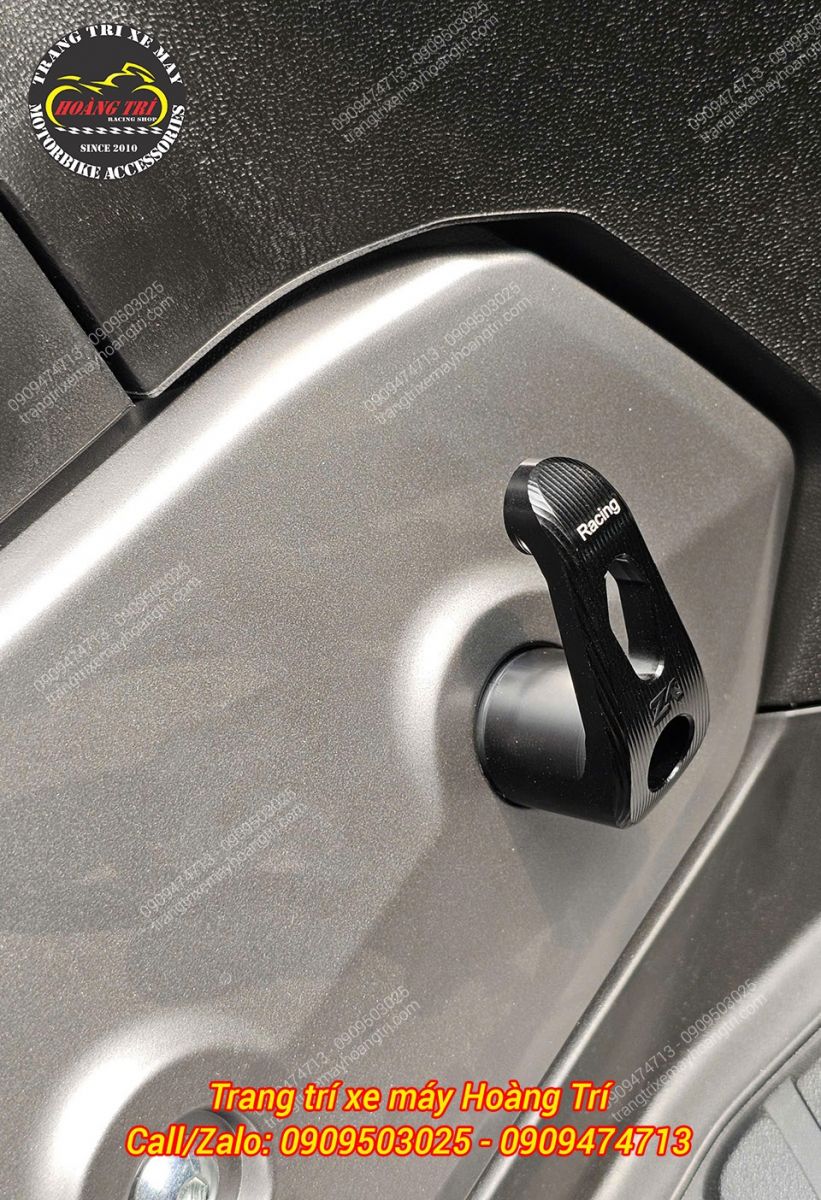 Móc nhôm CNC VR lắp cho NMAX 2026, hoàn thiện sắc nét, cố định chắc chắn tại vị trí zin