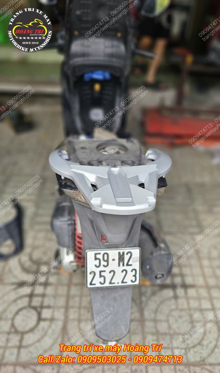 Lên thêm thùng sau Givi nữa là vi vu dạo phố thoải mái