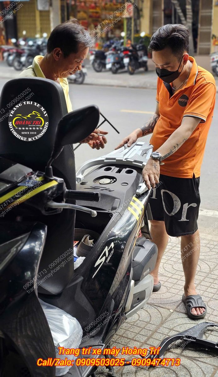 Ướm lên, siết ốc là hoàn tất ngay - Có thêm món đồ đi chơi Tết