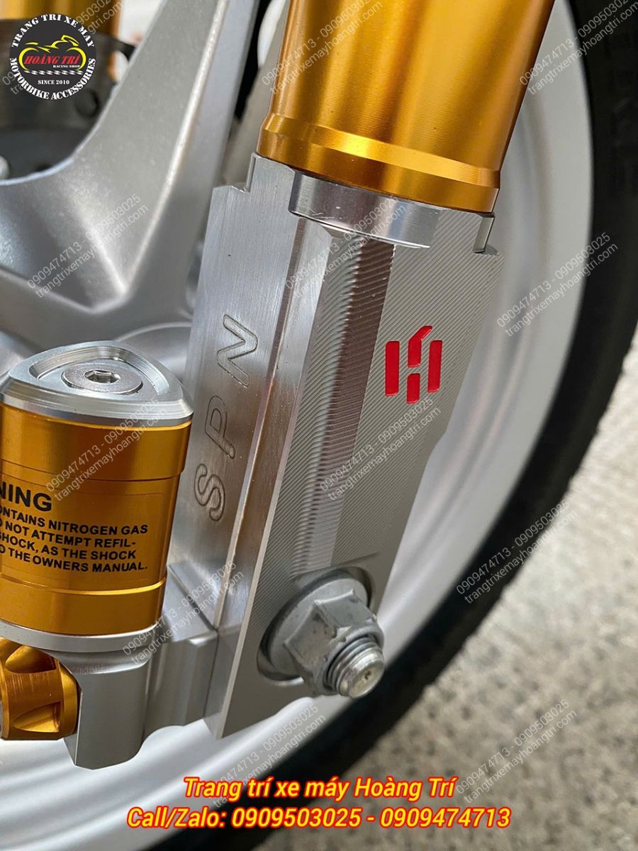 Cận cảnh chân phuộc Kingham nhôm CNC màu bạc đẹp mắt và nổi bật