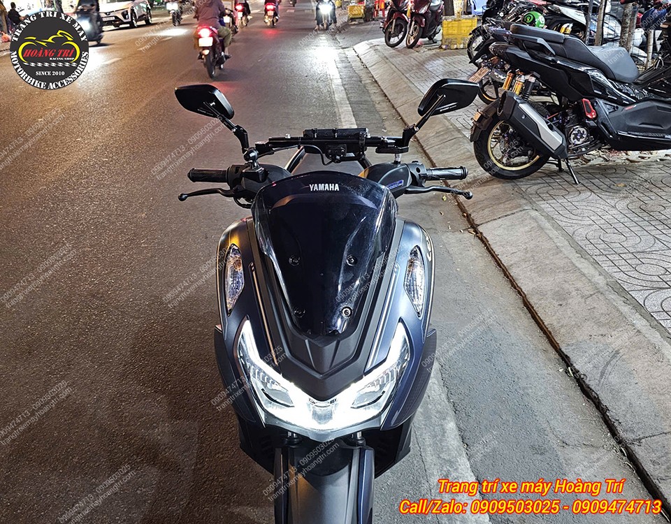 Góc trực diện, thanh ngang còn giúp trang trí xe Lexi 155 trông độc đáo hơn