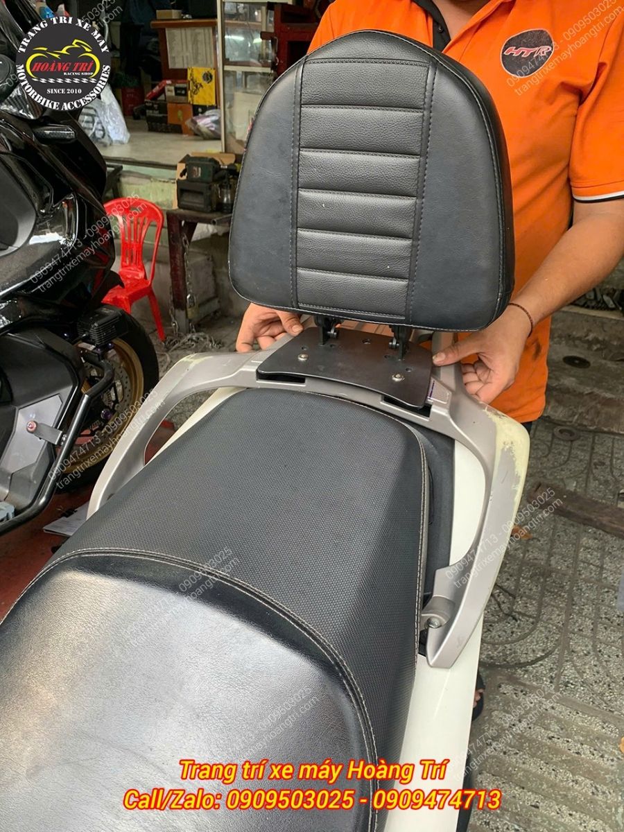 Tựa lưng V2 hoàn thiện lắp trên baga zin SH 2017, form gọn gàng, tăng điểm tựa lưng cho người ngồi sau