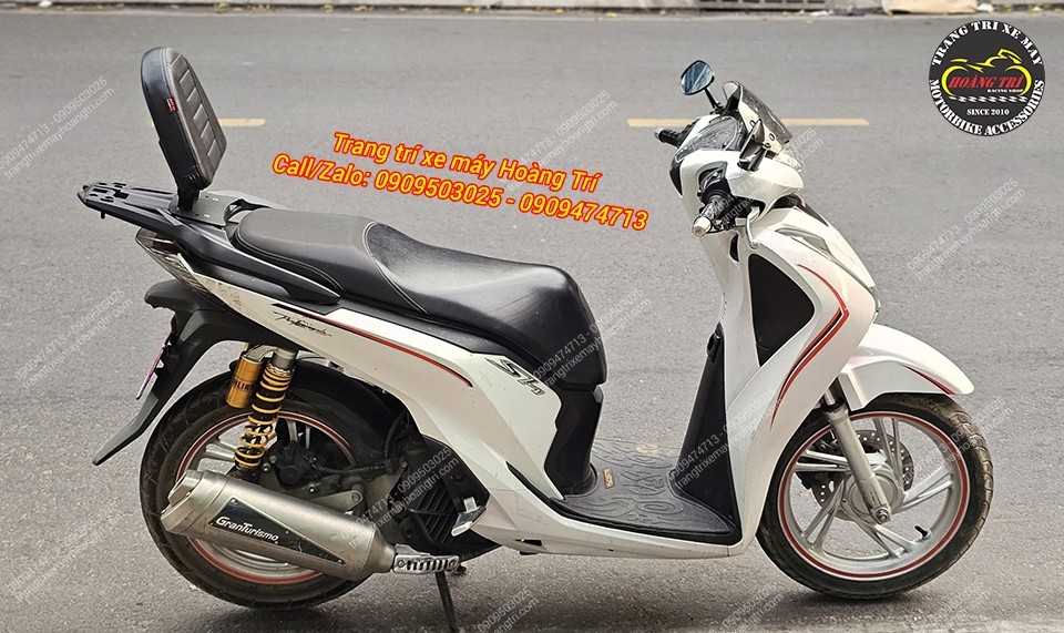 Tựa lưng bật gấp mẫu V2 lắp baga nhôm đúc mang lại cảm giác ngồi thoải mái, an toàn hơn