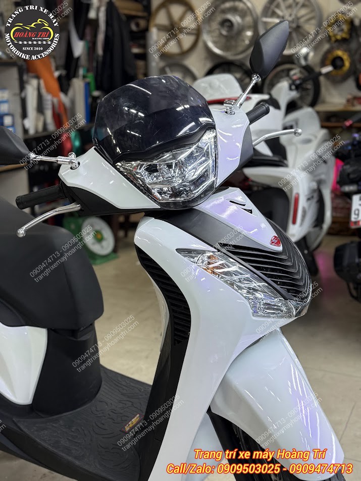 Cận cảnh đèn pha trong bộ đầu đèn kiểu Sh Ý gắn cho Sh Việt