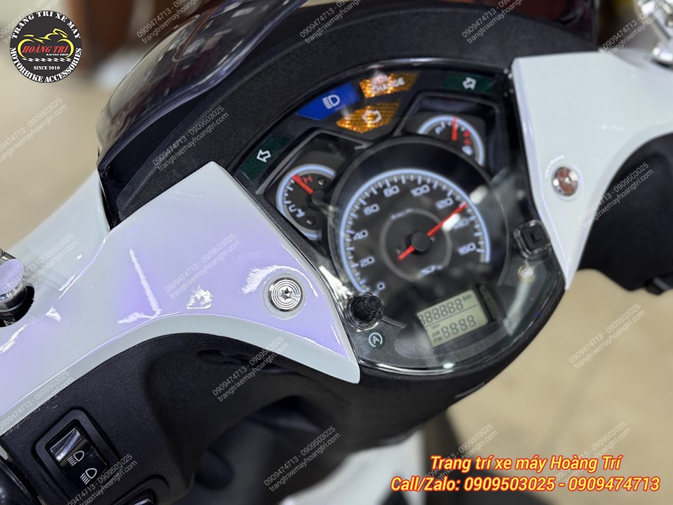 Cận cảnh mặt đồng hồ kiểu SH Ý lắp cho SH Việt, hiển thị rõ ràng và dễ quan sát