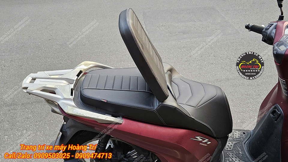 Tựa lưng bật gập linh hoạt cho yên SH 2017, hỗ trợ người ngồi ngồi trước tựa lưng chắc chắn.