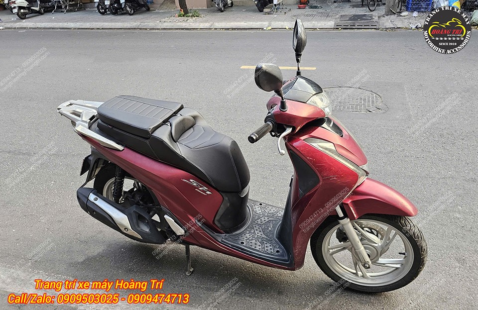 Yên 2 tầng Sh 20217 được gập gọn lại giúp người ngồi sau ngồi êm hơn với độ dày cao