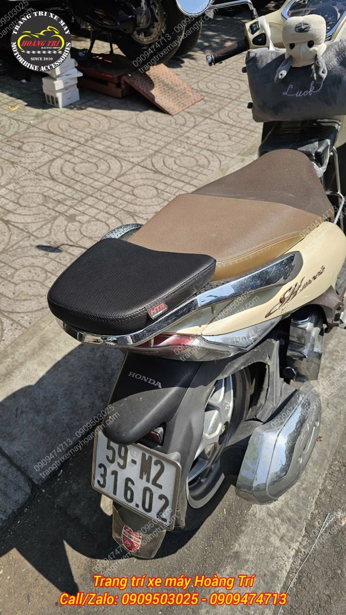 Nệm yên HTR nối dài giúp anh em có thể ngồi thêm phía sau êm ái hơn