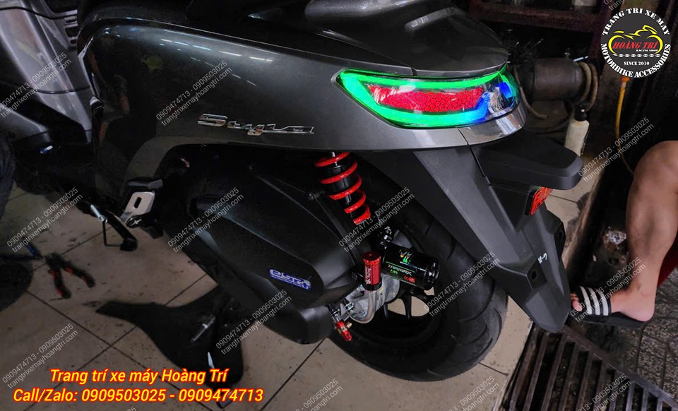 Góc nghiêng đuôi xe Stylo 160 với đèn hậu LED Audi kết hợp phuộc sau RCB Tarmax