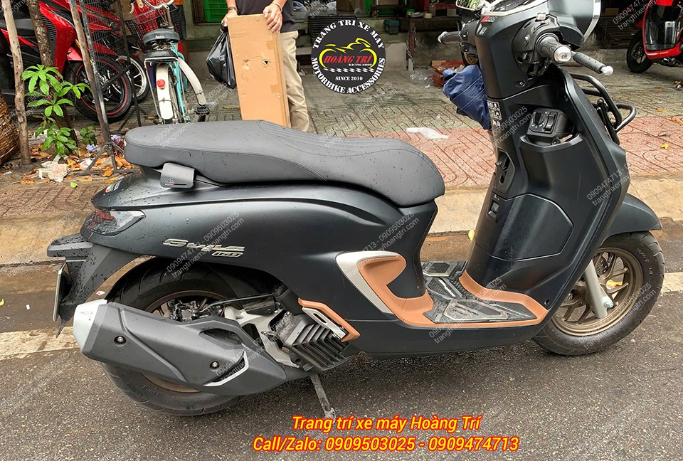 Tổng thể xe Stylo 160 với cây pô Vario 160 độc đáo và nổi bật