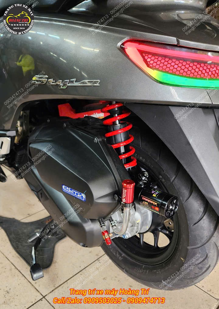 Cận cảnh phuộc sau RCB Tarmax lắp cho Stylo 160, với bình dầu dưới không cạ cấn