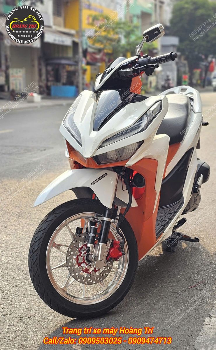 Dàn chân trước của xe Vario 2018 cũng trông rất chắc chắn khi nâng cấp bộ đôi này