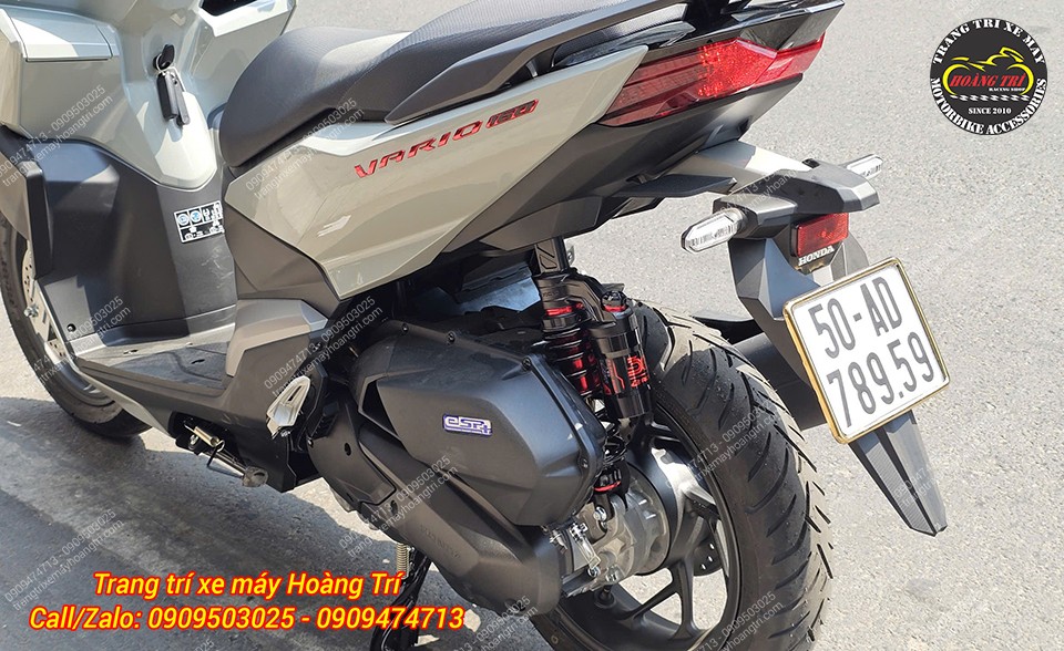 Phuộc sau được anh khách nâng cấp là phuộc RCB Tarmax với màu sắc độc đáo