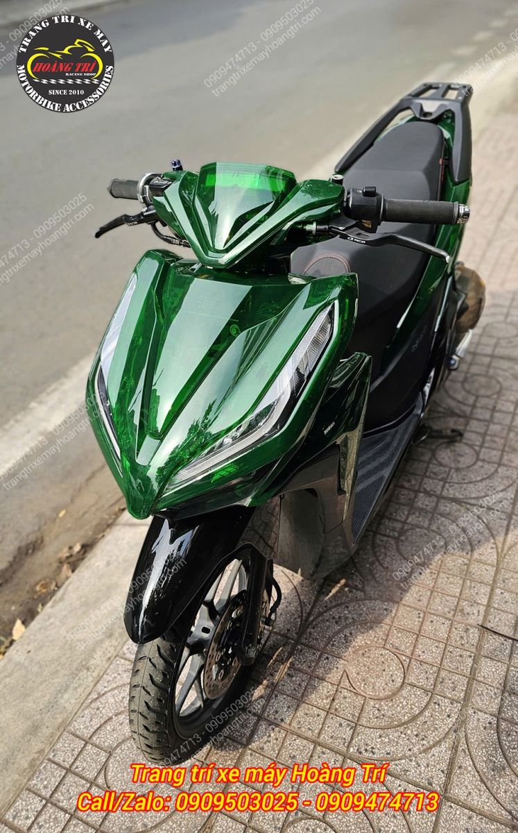 Từng chi tiết bên dưới dàn áo hiển thị rõ trông khá đặc biệt