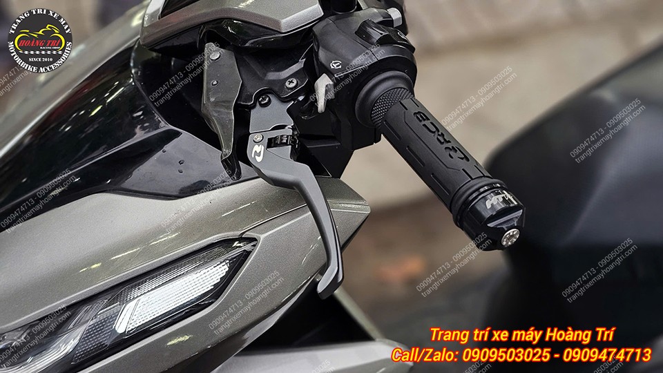 Tay thắng Racing Boy E2 màu đen được nâng cấp cho Vario