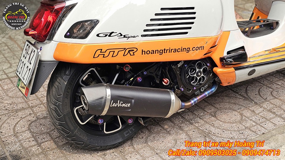 Lon pô và chụp đuôi vân carbon tạo điểm nhấn cá tính, hài hòa tổng thể thiết kế xe