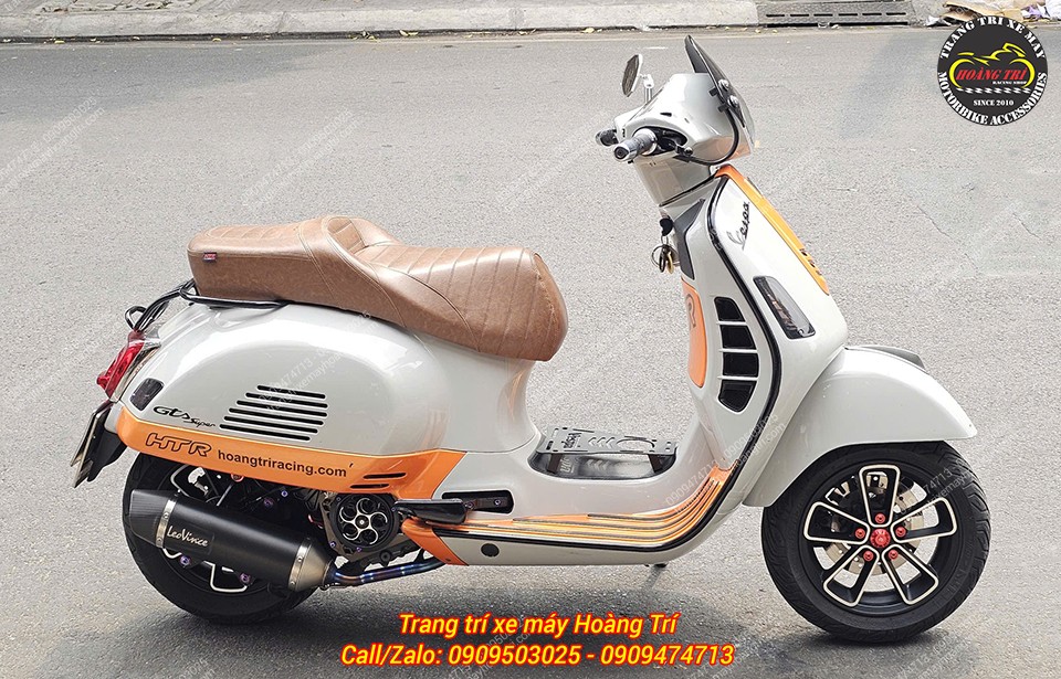 Toàn cảnh Vespa GTS sau khi nâng cấp pô LeoVince Nero, tăng vẻ đẹp và cá tính
