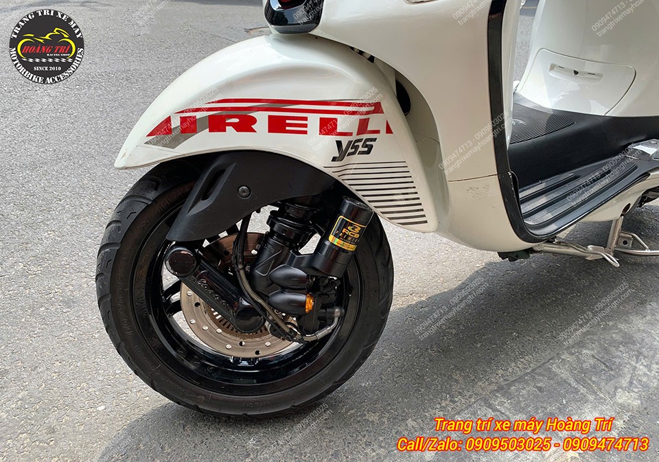 Toàn cảnh bánh trước Vespa Sprint trang bị phuộc Racing Boy VR ti vàng phong cách thể thao