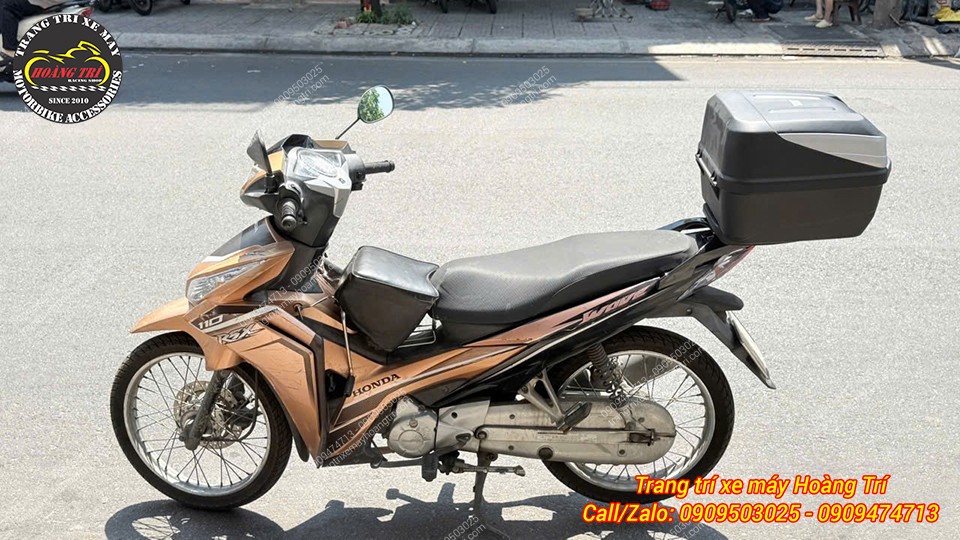 Tổng thể xe Wave RSX 2012 với combo baga sau và thùng sau mang lại trải nghiệm mới cho chủ xe