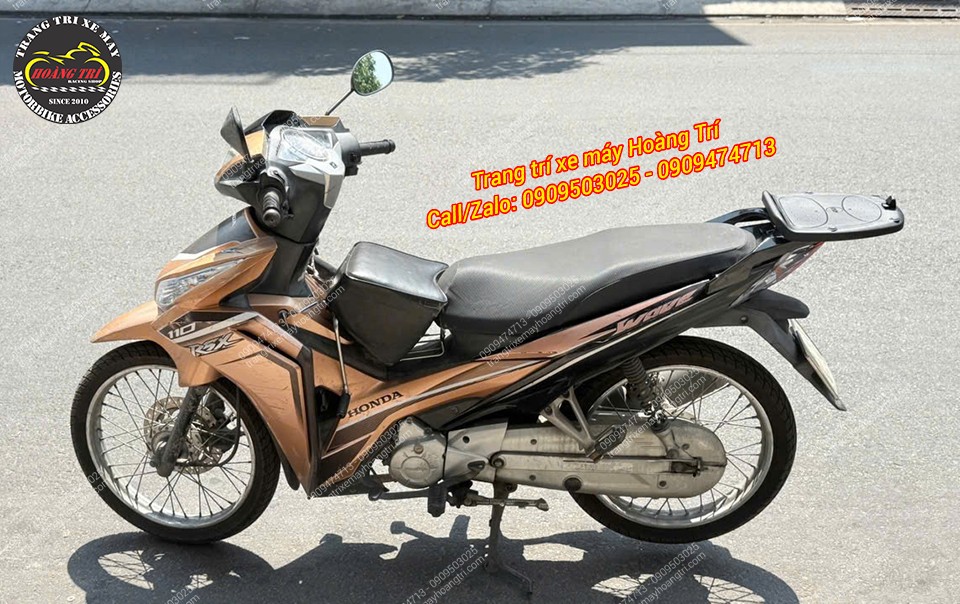 Anh khách còn trang bị cùng với nệm baga giữa tăng tiện ích chở bé cưng