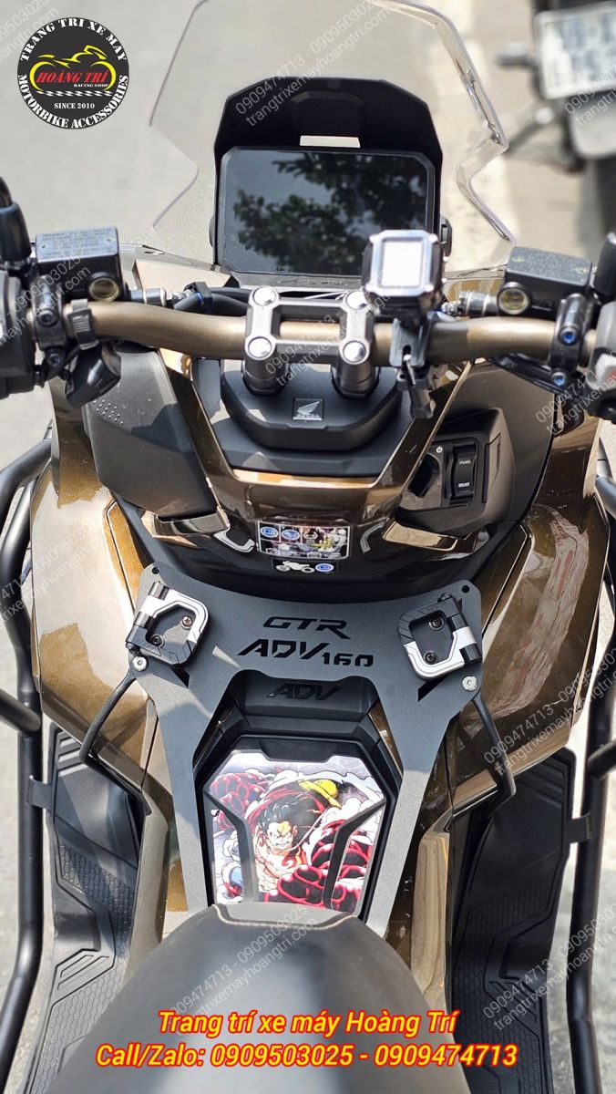 Với 2 móc treo 2 bên giúp tăng trải nghiệm treo móc túi đồ cho chủ xe