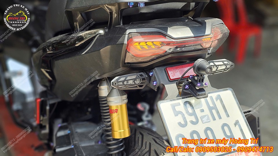 Bảo vệ đèn xi nhan ADV 150/160 đã được lắp hoàn chỉnh trên xe