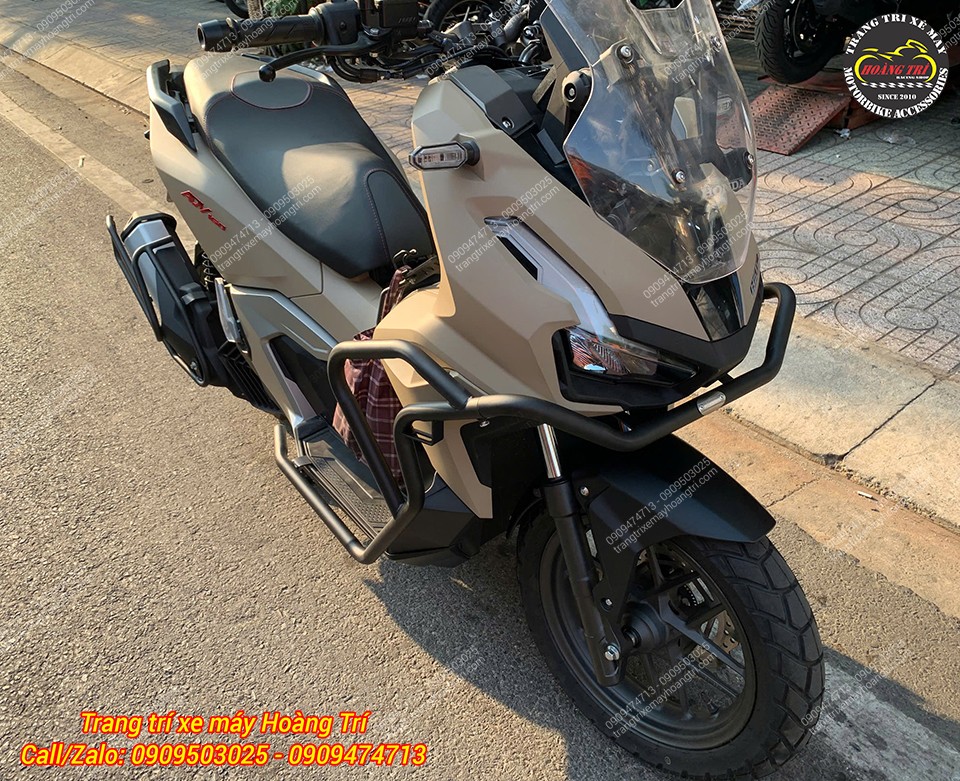 Không cần độ pát đèn trợ sáng khi đã lắp khung chống đổ HTR ADV 160