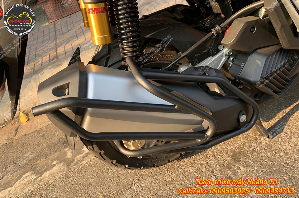 Góc chi tiết khung bảo vệ pô ADV 160 kết hợp chống đổ tạo tổng thể cứng cáp