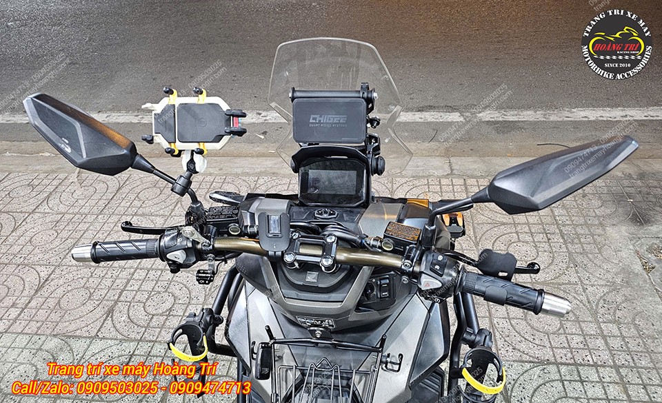 Anh khách trang bị thêm bảo vệ màn hình giúp che chắn những lúc không sử dụng