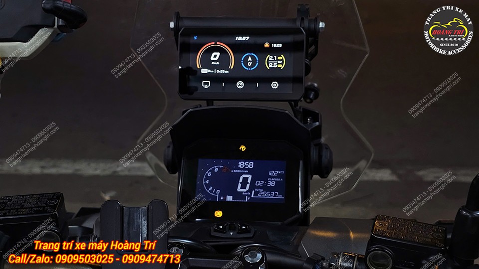 Góc quan sát của ADV 160 với màn hình gắn bên trên đồng hồ zin