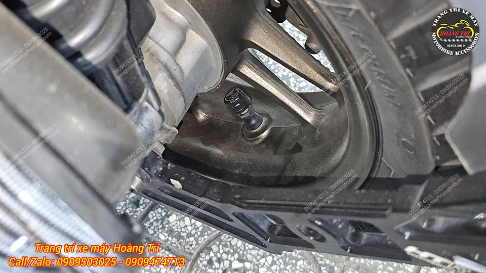 Thêm cảm biến phía sau là anh em có thể kiểm soát tốt cả 2 lốp xe