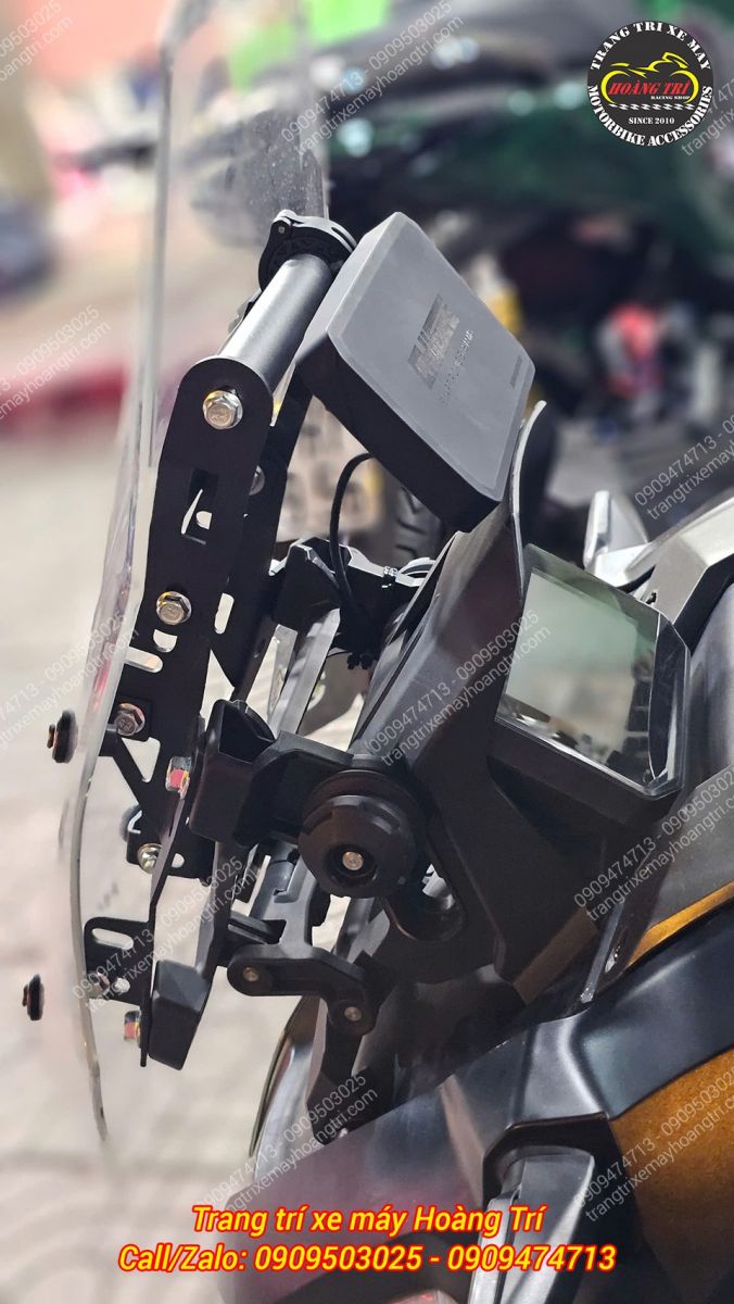 Thanh ngang GPS không ảnh hưởng kính chắn gió nhưng là vị trí lắp màn hình rất tiện