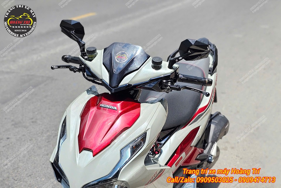 Trên hình là Airblade 160 với cặp tay thắng bình dầu trước và sau