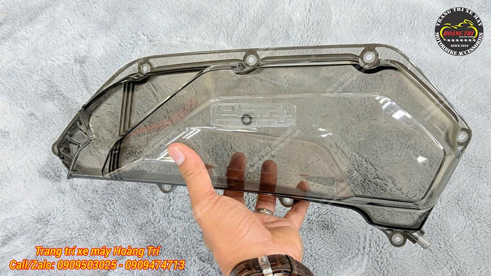 Trên tay sản phẩm ốp pô e trong suốt Airblade 160 với độ chắc chắn, dày dặn