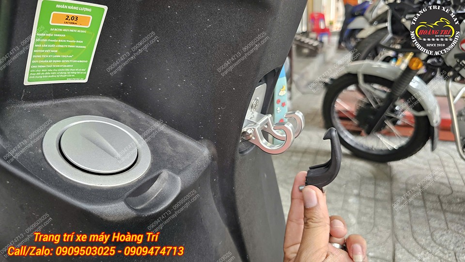 Đã được tháo rời và thay thế bằng móc treo nhôm HTR-Grande màu trắng