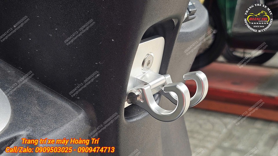 Móc treo có thể bật ra để treo móc các vật dụng cá nhân