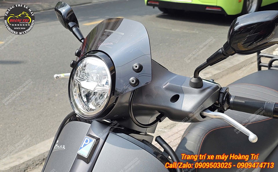 Mẫu kính chắn gió ngắn trang trí xe Vepsa GTS hiệu quả