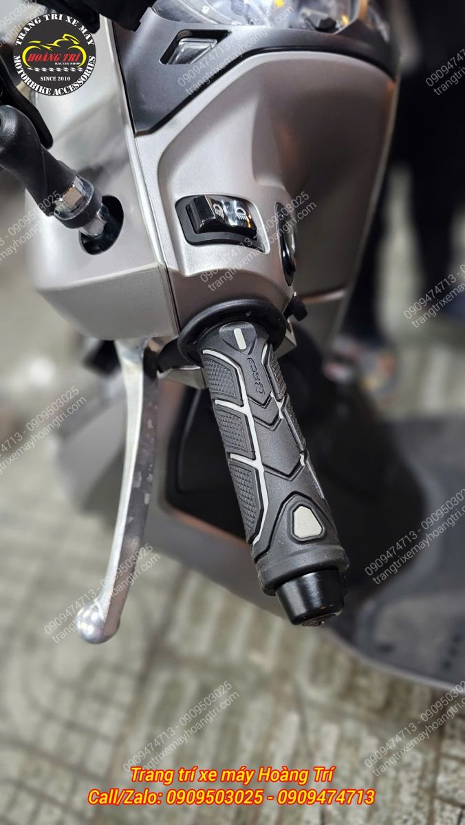 Thay vào đó là cặp bao tay RCB-HG99 lắp cho xe Lead