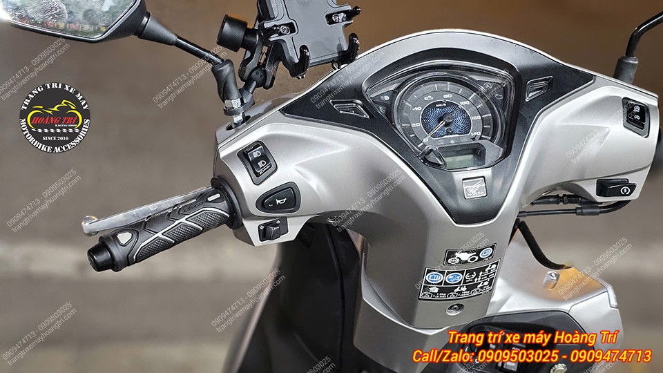 Màu sắc không quá nổi bật nhưng điểm thu hút chính là thiết kế phong cách