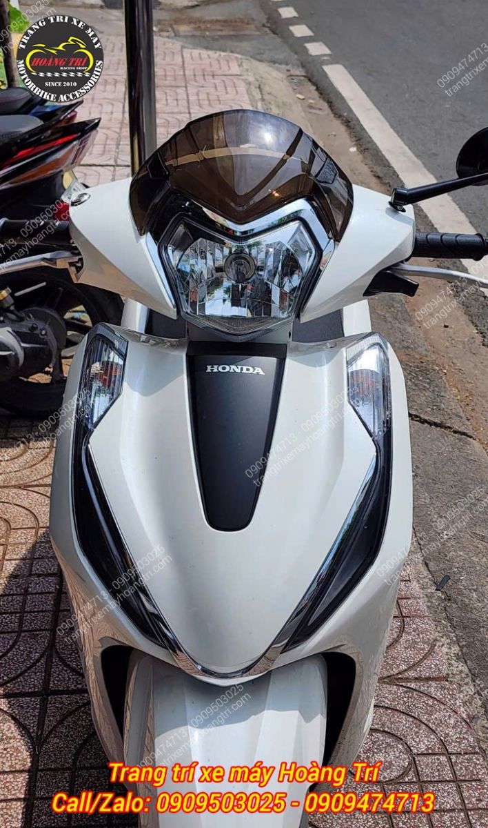 Kính chắn gió giúp tôn dáng và tăng phong cách thể thao cho xe