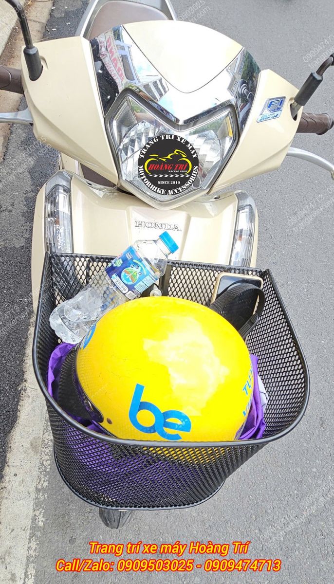 Anh khách test ngay tính khả dụng của rổ trước Lead