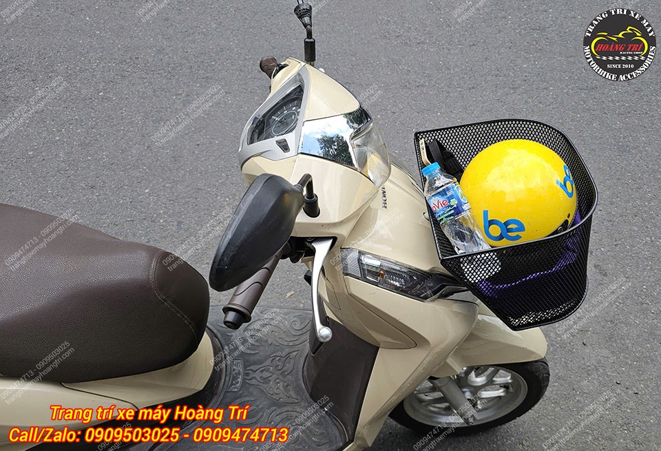 Trang bị phía trước mặt nạ xe Lead giúp anh khách dễ dàng để đồ